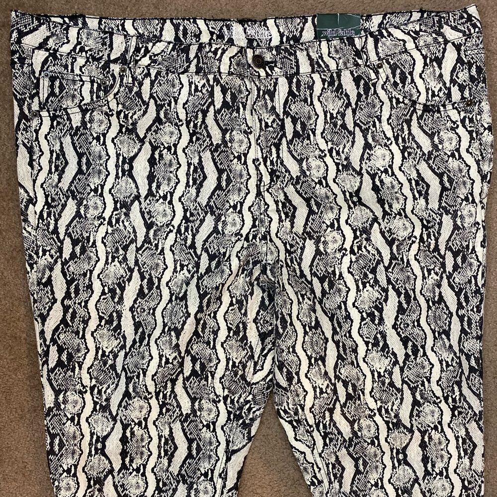 New wild‎ Fable Black and cream snakeskin print high rise skinny stretch jeans